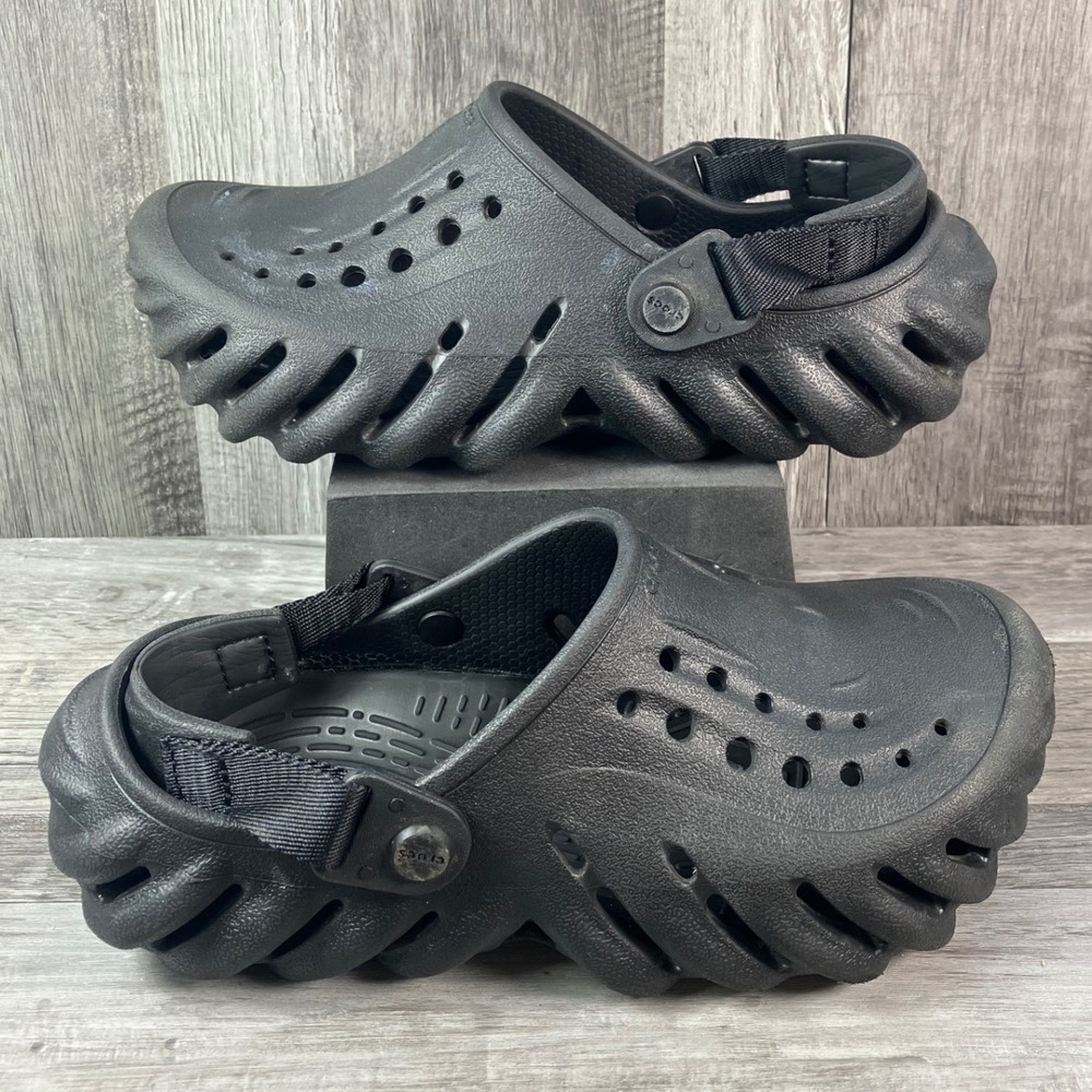 Crocs Echo Clog Black Juniors Size 5 Sporty Streetwear Slip On Shoes 207937-001